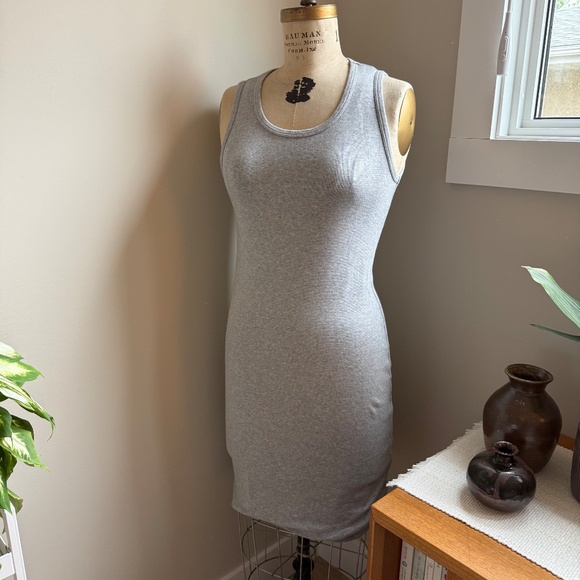 Les Sublimes London Dress - Picture 2 of 13